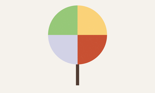 Stijlvolle illustratie van een boom die vier seizoenen toont: herfst, winter, lente en zomer in één kroon, symbool voor loslaten, rust, groei en vreugde.