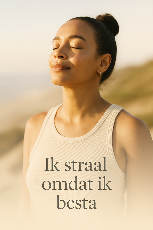 “Vrouw in zacht zonlicht met gesloten ogen; serene selflove en innerlijke rust – NuviaSol”