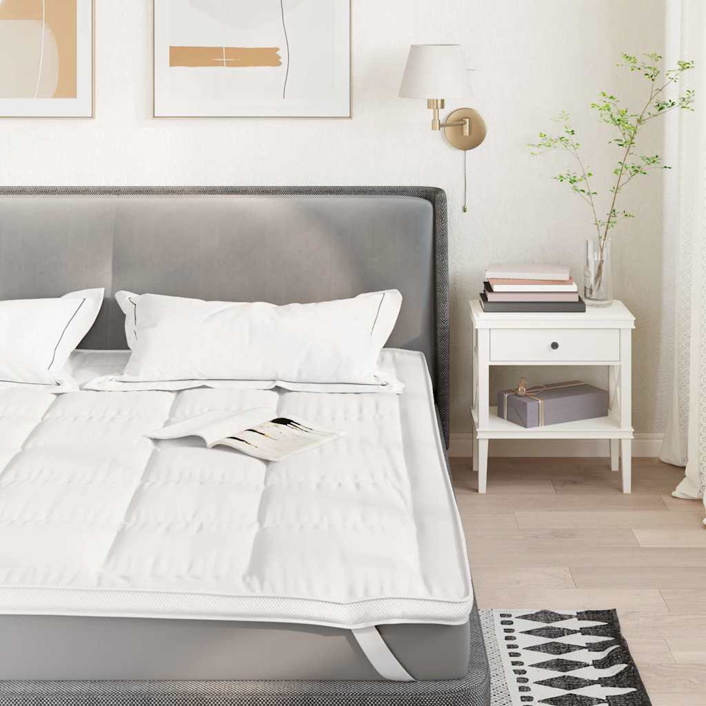 Luxe matrasbeschermer wit 180x200 cm op bed – NuviaSol